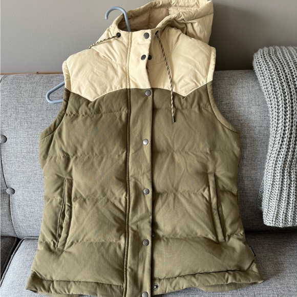 Patagonia Bivy Hooded Vest Olive Green / Cream (Sage / Khaki) - Picture 3 of 13